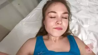 مراهقة طويلة الشعر تأخذ قضيبًا ضخمًا 23 سم عميقًا في مهبلها