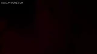 شقراء داعرة تمارس جنسًا فمويًا مكثفًا في مشهد إباحي قاسٍ