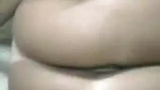 طبيبة مثيرة تقدم علاجًا جنسيًا لكل رجل على طاولة الكشف