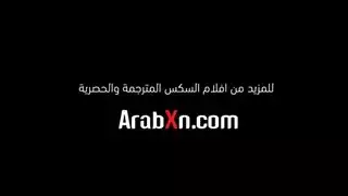 تدريب نجم إباحي من امرأة أكبر لفحل شاب