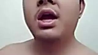 ريان يكشف عن سلعها الضيقة لها السابقين