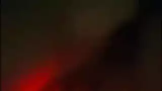 فاتنة جميلة، إيرينا الأسود واثنين من الرجال يمارسون وقتا رائعا معا، في غرفة نومها