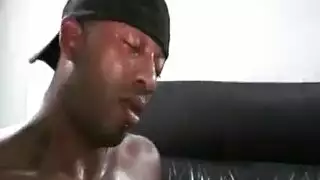 علاقة سرية: الزوج يمارس الجنس بقوة مع صديقة زوجته المفضلة بينما يكونان وحدهما