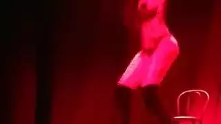 جلسة التدريب الشخصي لإيفلين كلير الضئيلة تتحول إلى فيلم إباحي صريح