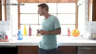 الام نائمه ولابن يتحرش بها مترجم