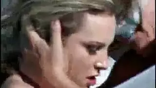 نجمة البورن الشقراء رايلي ستار تتعرض لاختراق ثلاثي في بانغ بانغ بوفيه من الوشم