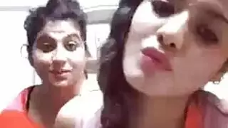 شقراء تمارس الجنس بعمق وتحاول إسكات هزاتها العالية