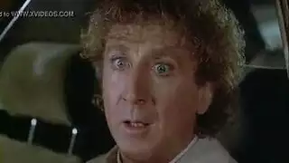 عاهرة شقراء تستمتع بممارسة جنس عنيف من الخلف مع إطلالة على رجلها العامل