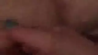 امرأة سمراء ممتلئة تمص قضيبًا سمينًا وتنكح في وضع كلابي