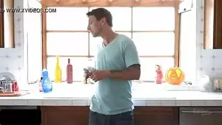 ٣ محرمات عائلية: أخ وأخته نيك شرجي قوي في المطبخ