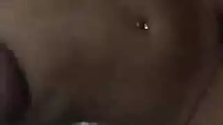 تدفع فلوس تنزع ملابسه