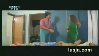 رسوم متحركة سحاقية جامحة مع لعبة جنسية ضخمة في مشهد صريح